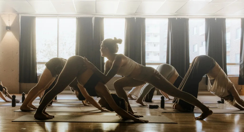 IE_Yoga Hormonal Pilates_2-4oct_Retraite2026-MM_web-banniere – Karo Makana